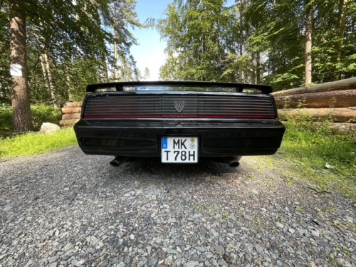 Noch das "alte" Heck: Mit großem Kennzeichen und ohne Blackout