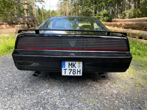 Noch das "alte" Heck: Mit großem Kennzeichen und ohne Blackout