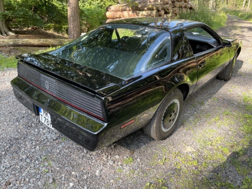 Noch das "alte" Heck: Mit großem Kennzeichen und ohne Blackout