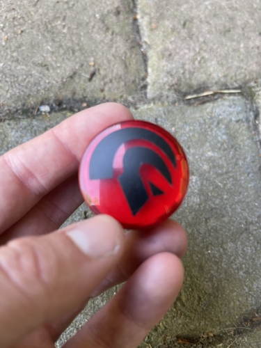 Der Hupenknopf mit dem "Knight Logo"